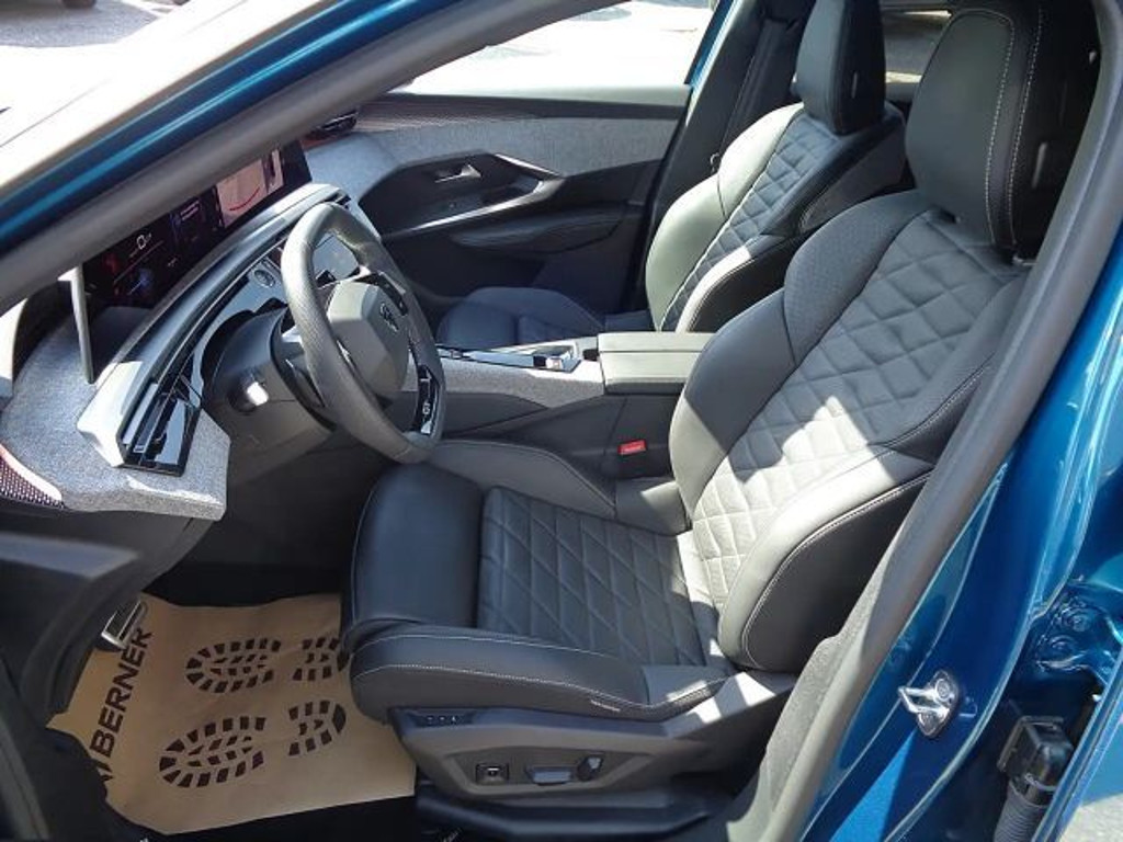 Peugeot E-3008