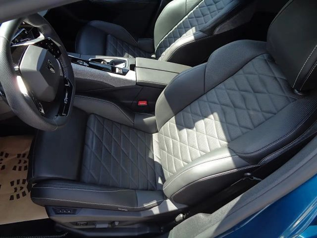 Peugeot E-3008