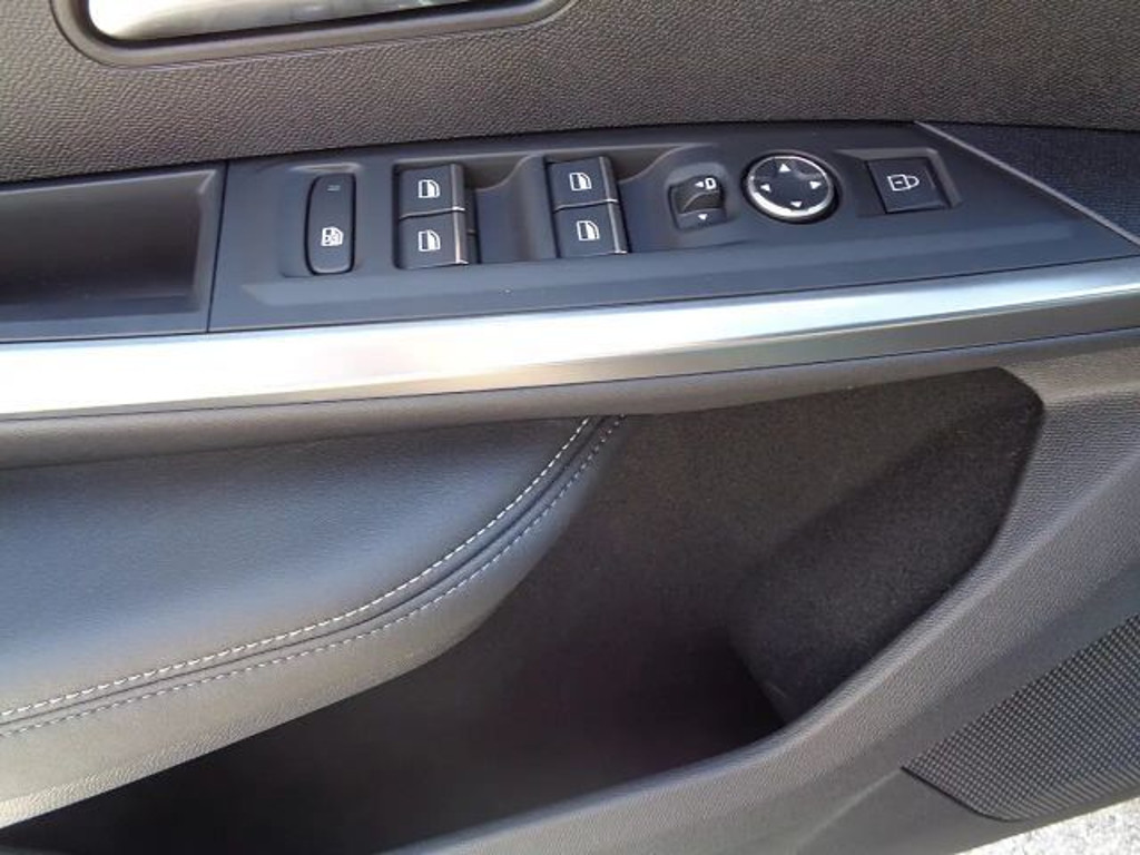 Peugeot E-3008