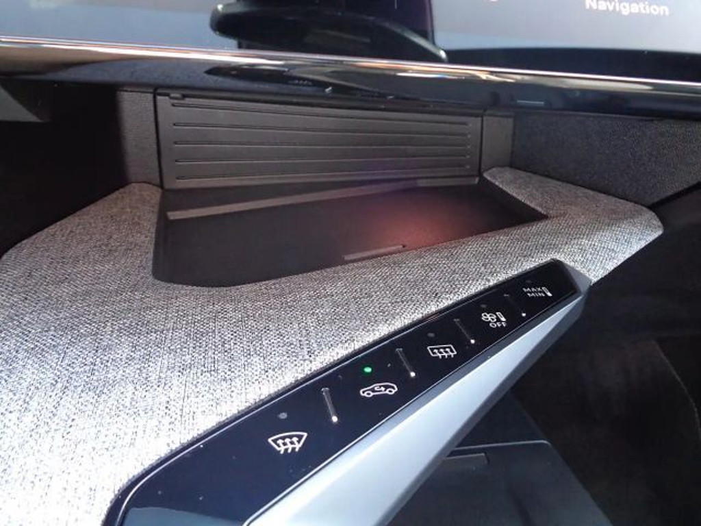 Peugeot E-3008
