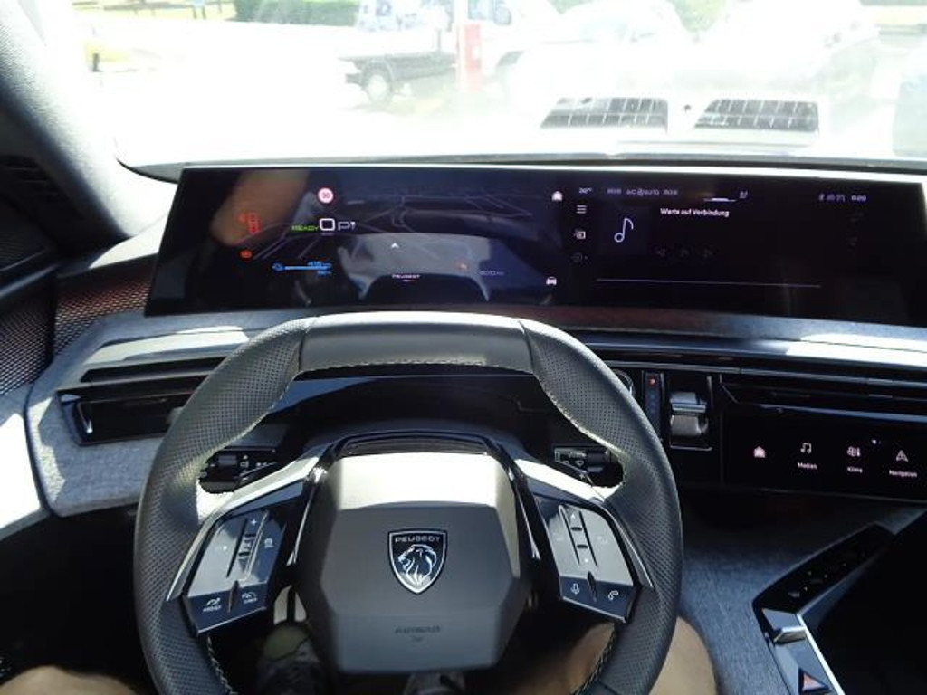 Peugeot E-3008