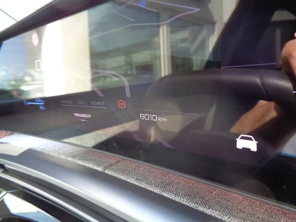 Peugeot E-3008