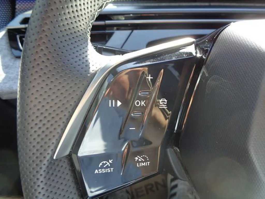 Peugeot E-3008