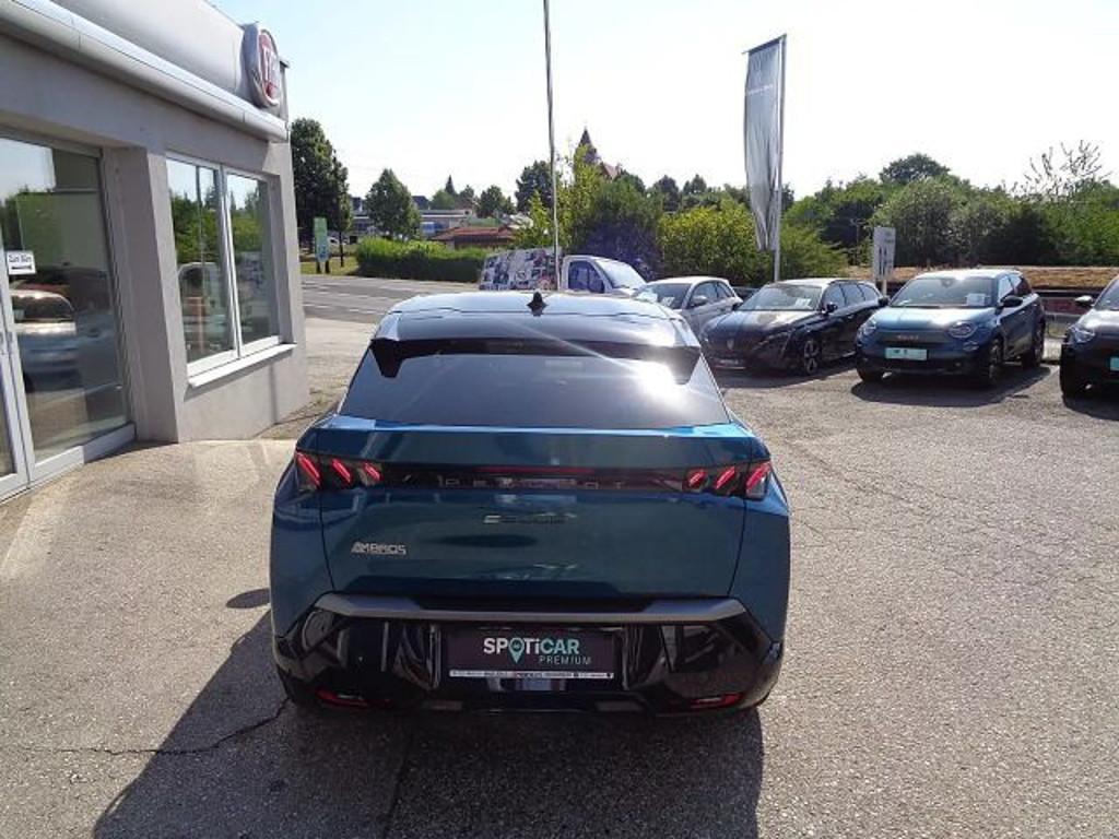 Peugeot E-3008