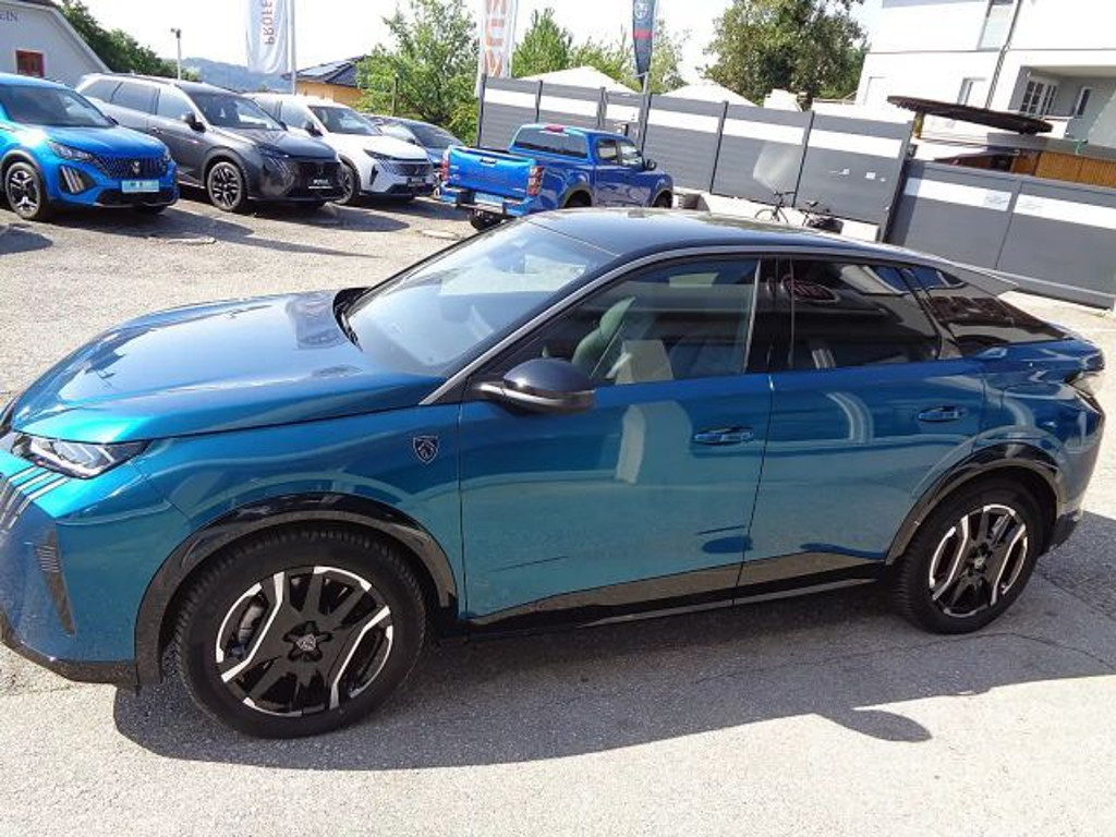 Peugeot E-3008