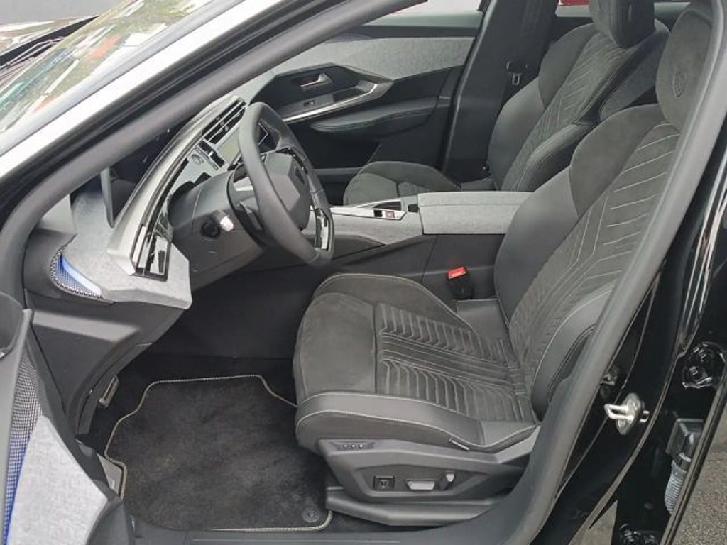 Peugeot E-3008