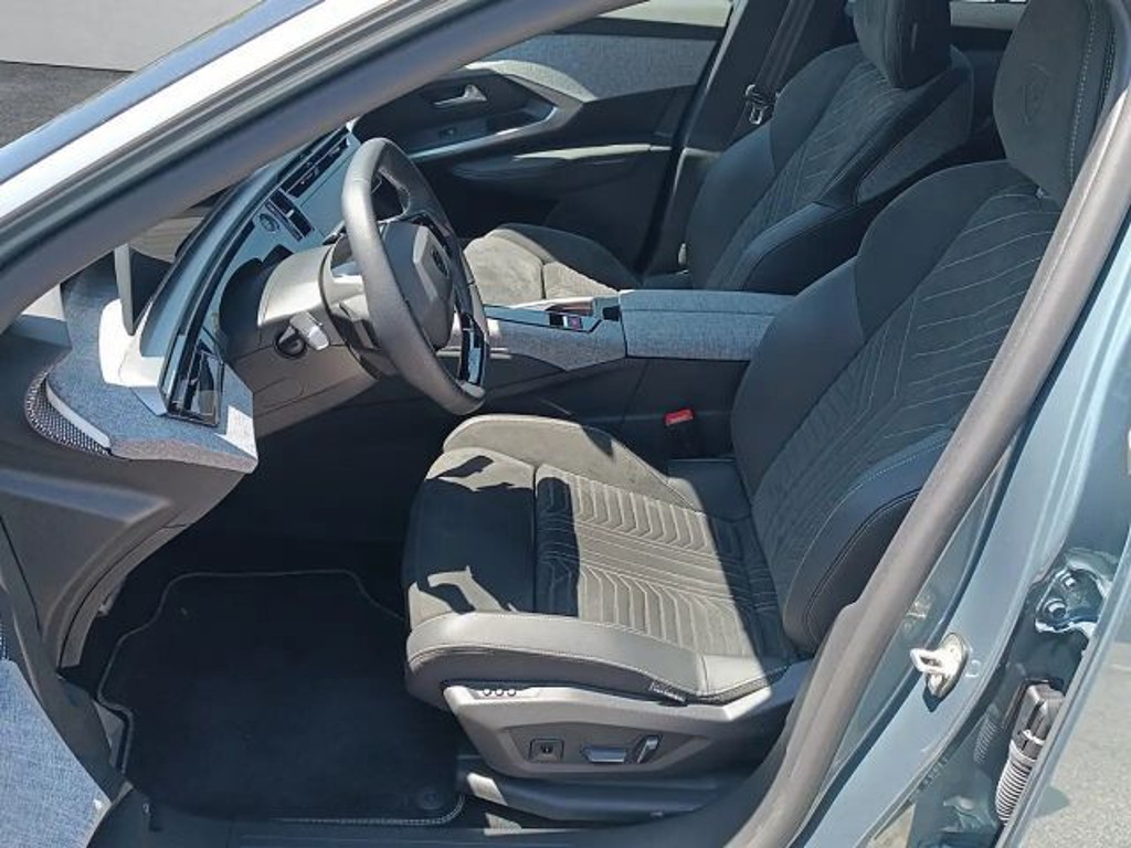 Peugeot E-3008