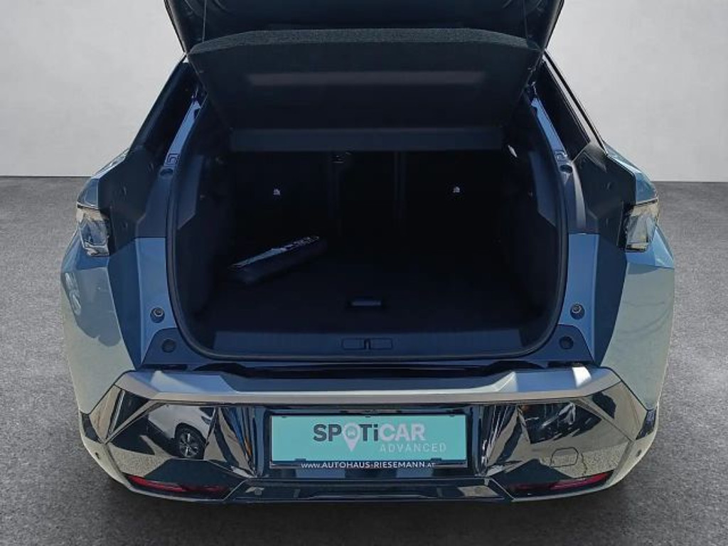 Peugeot E-3008