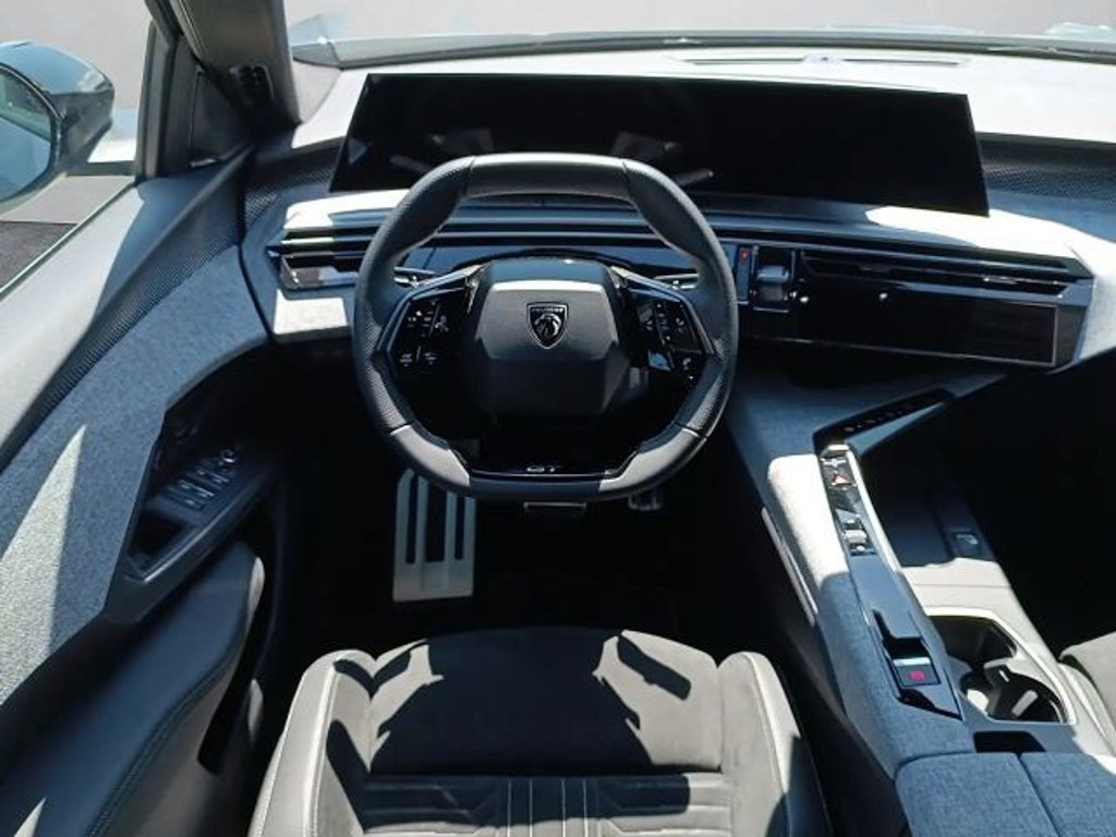 Peugeot E-3008