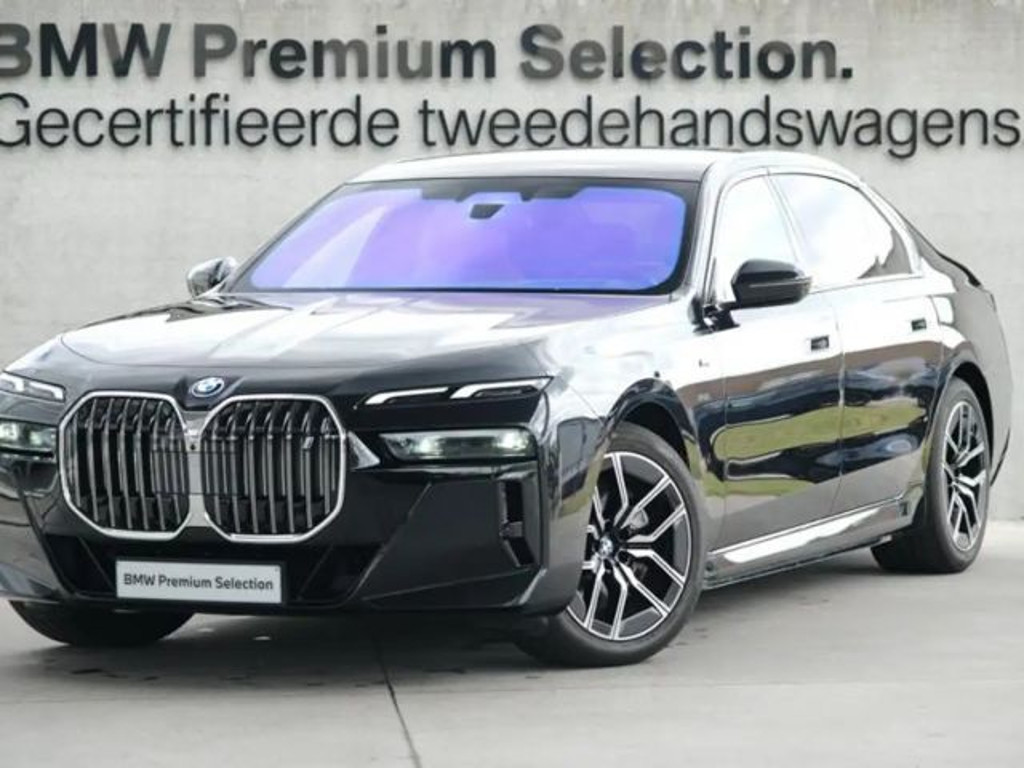 BMW i7 M-Sport Sedan Drive pro