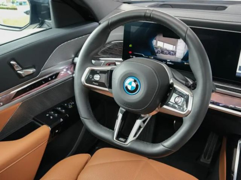 BMW i7