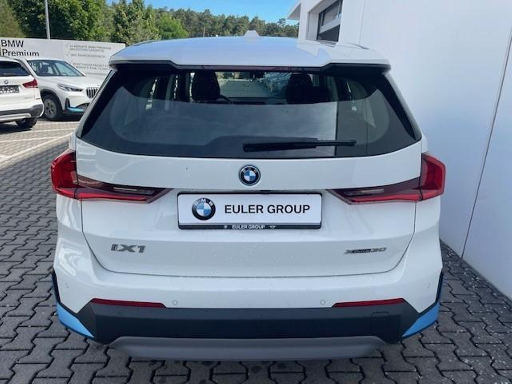 BMW iX1