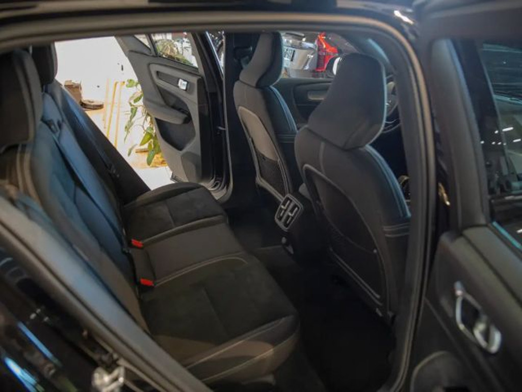 Volvo EX40