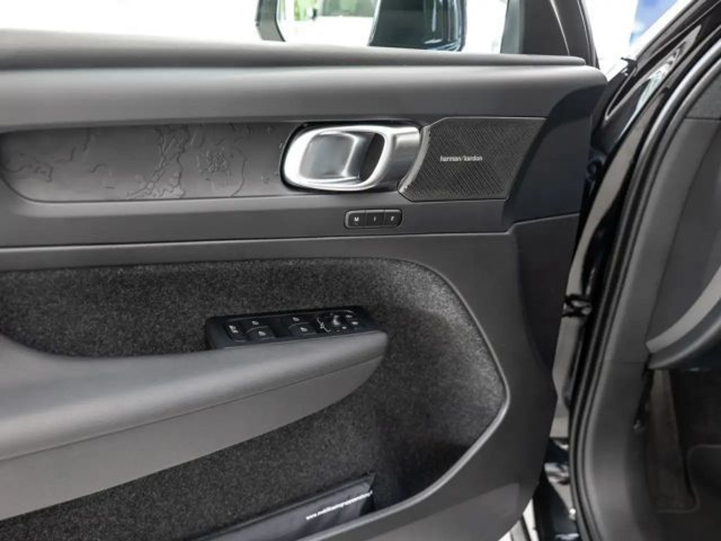 Volvo EX40