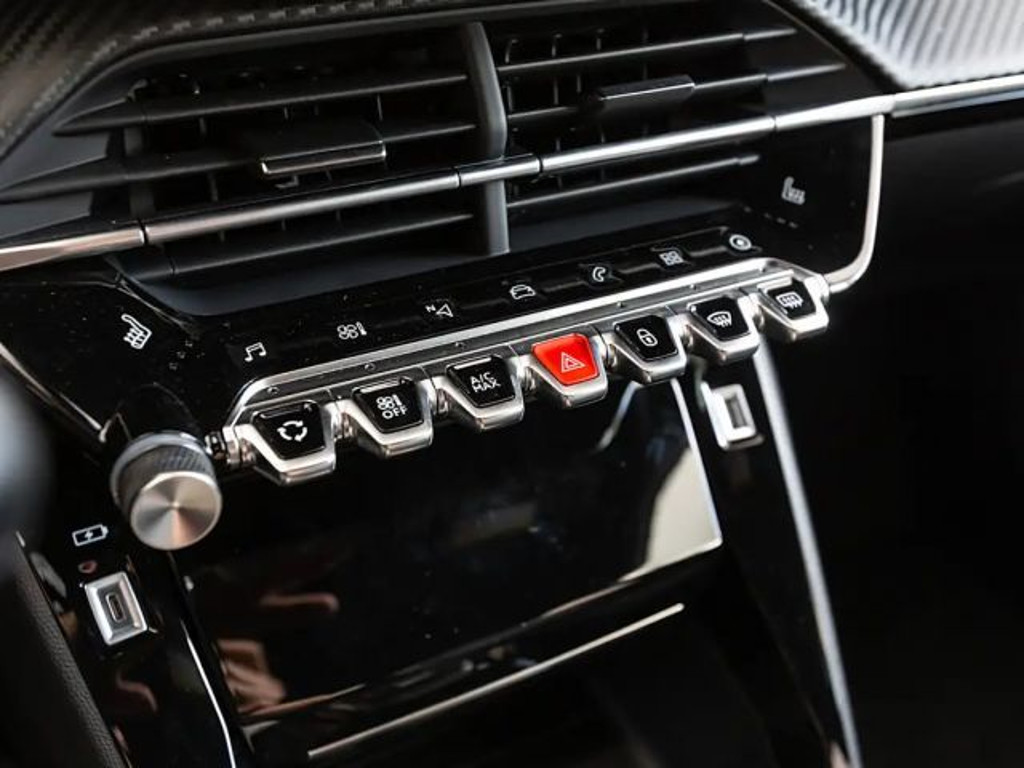 Peugeot e-2008