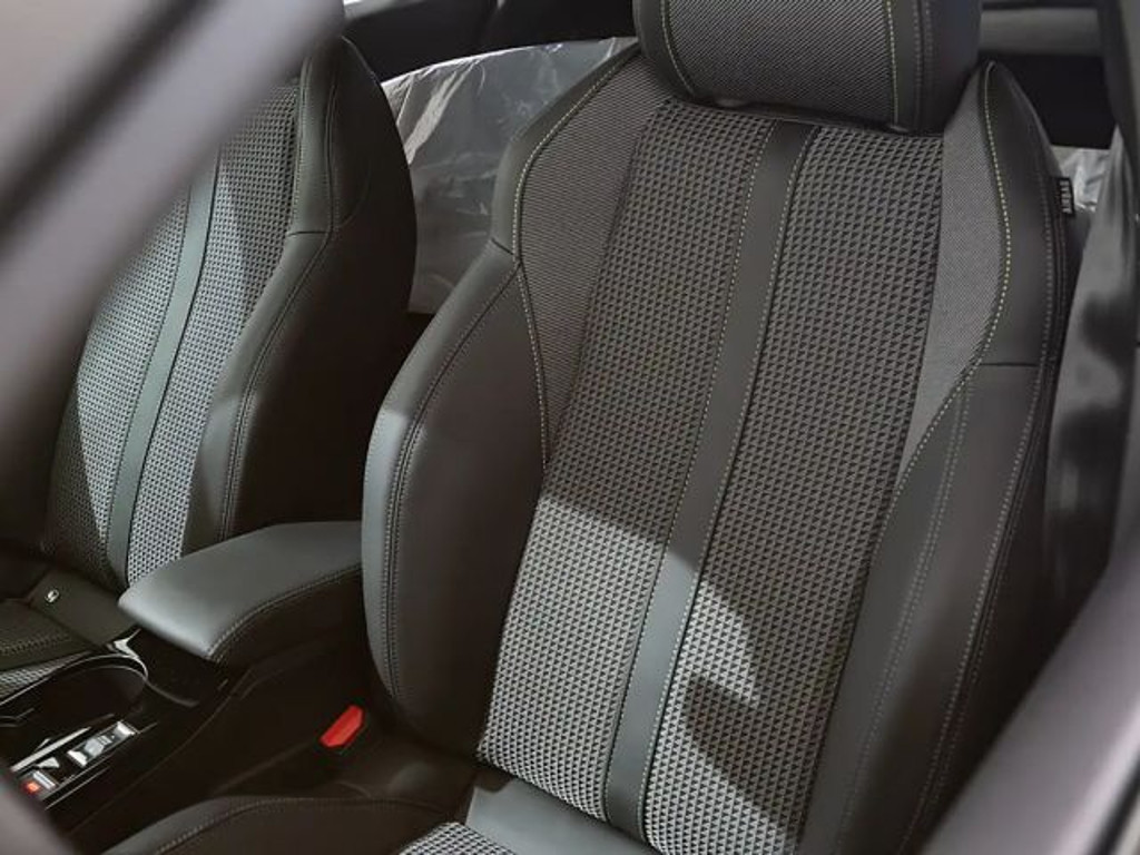 Peugeot e-2008
