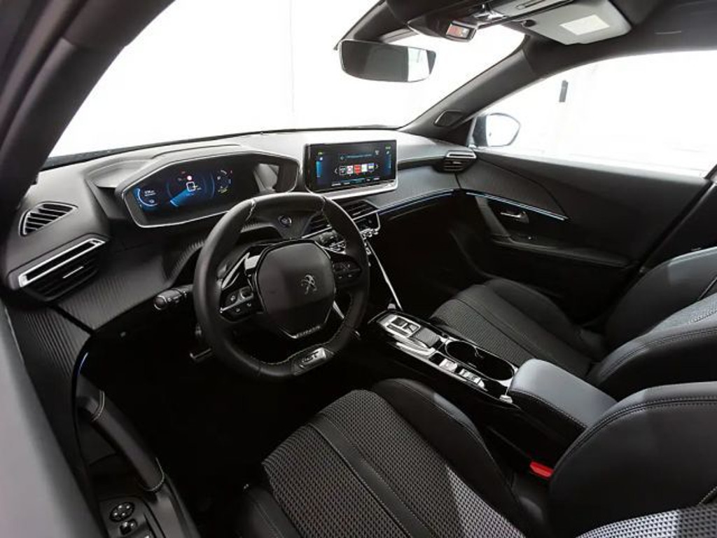 Peugeot e-2008