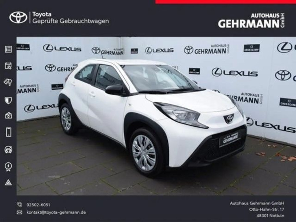 Toyota Aygo Hatchback X-play Play