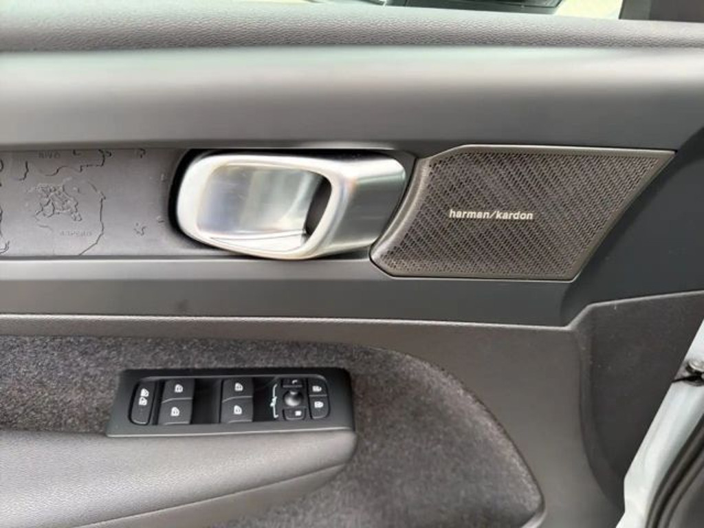 Volvo EX40