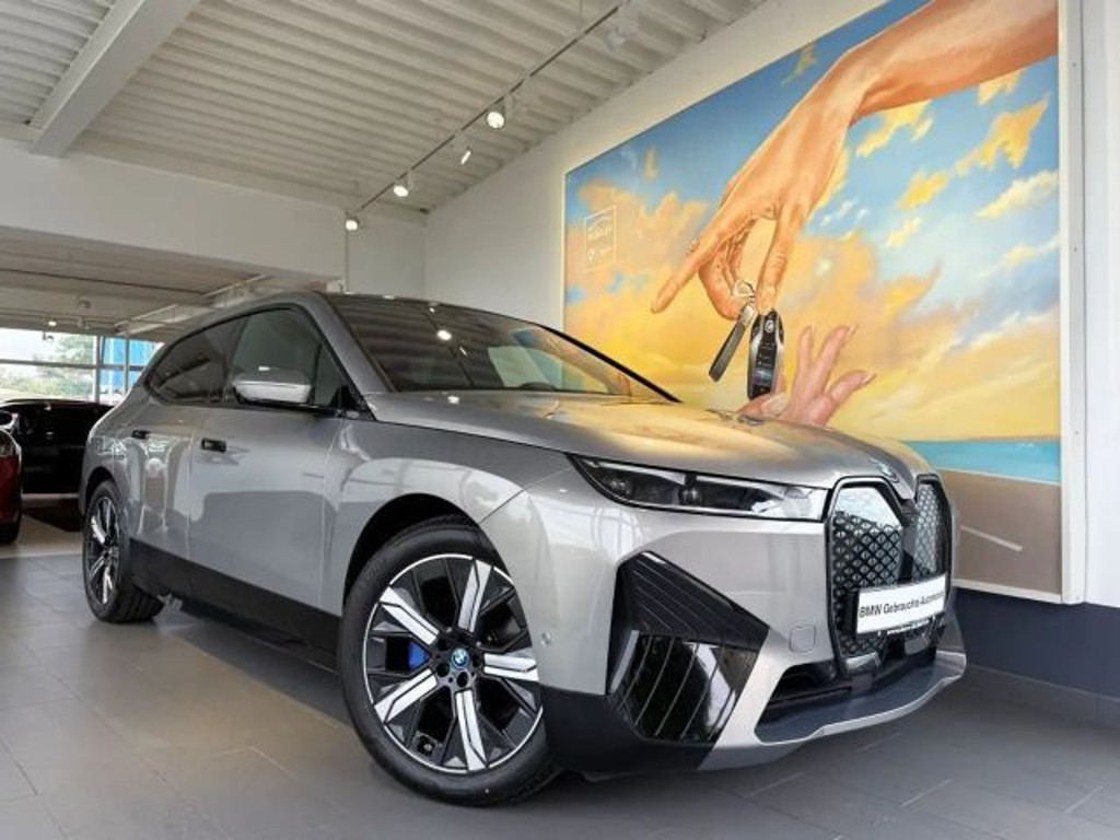 BMW iX