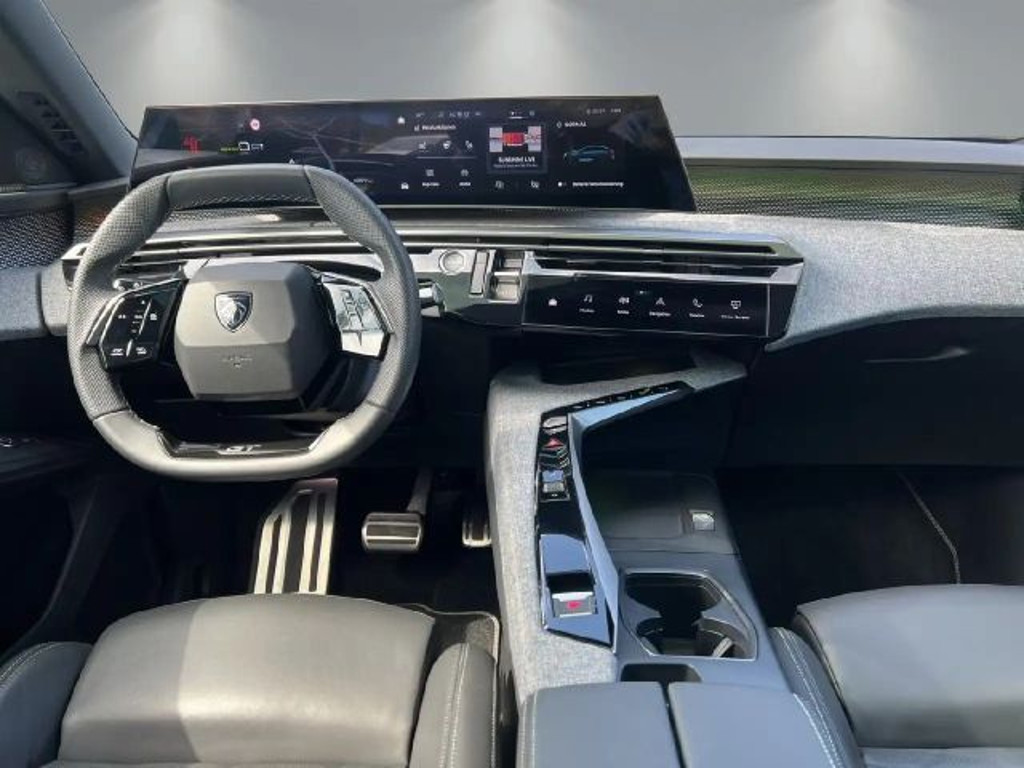 Peugeot E-3008
