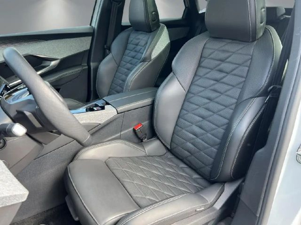 Peugeot E-3008