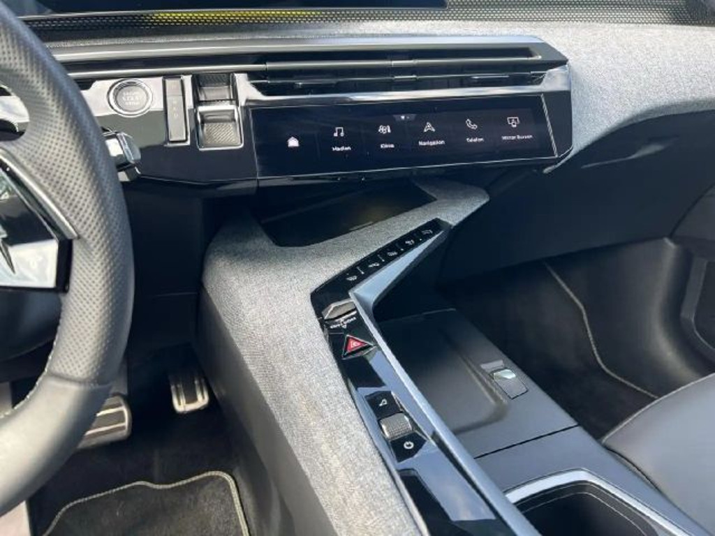 Peugeot E-3008