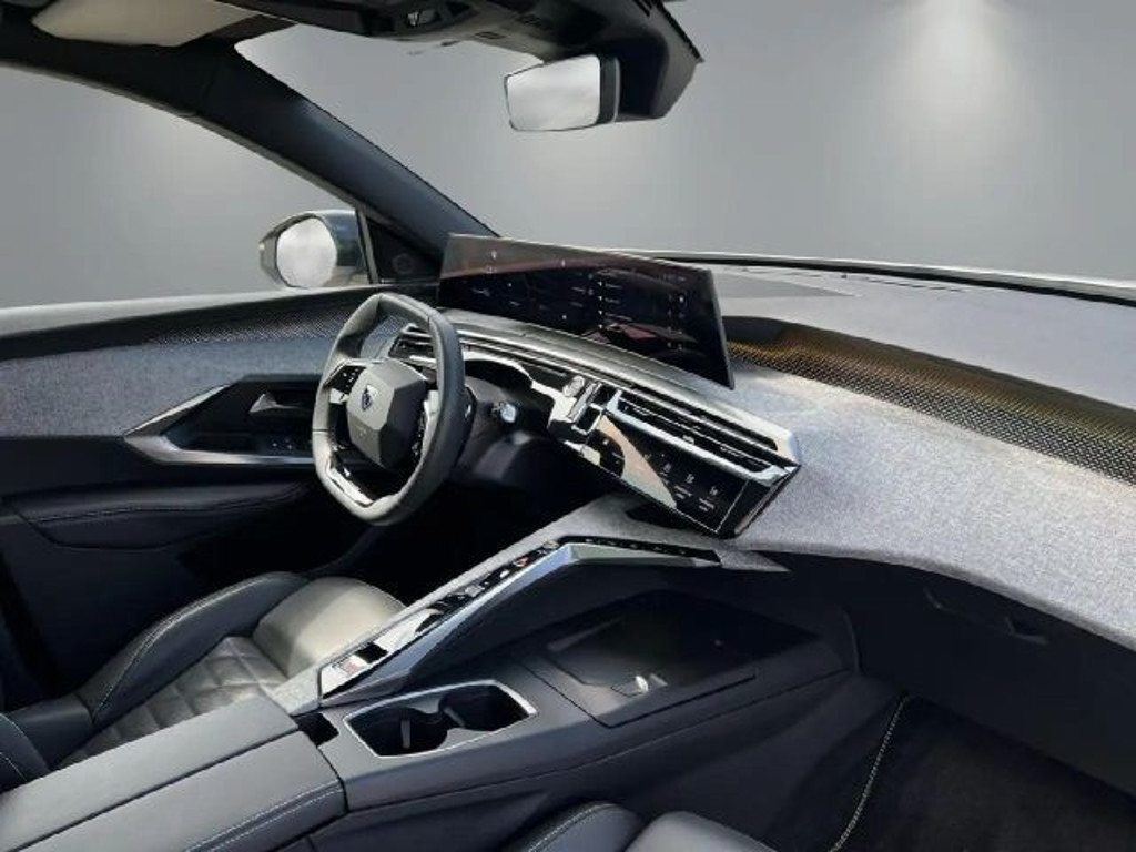 Peugeot E-3008