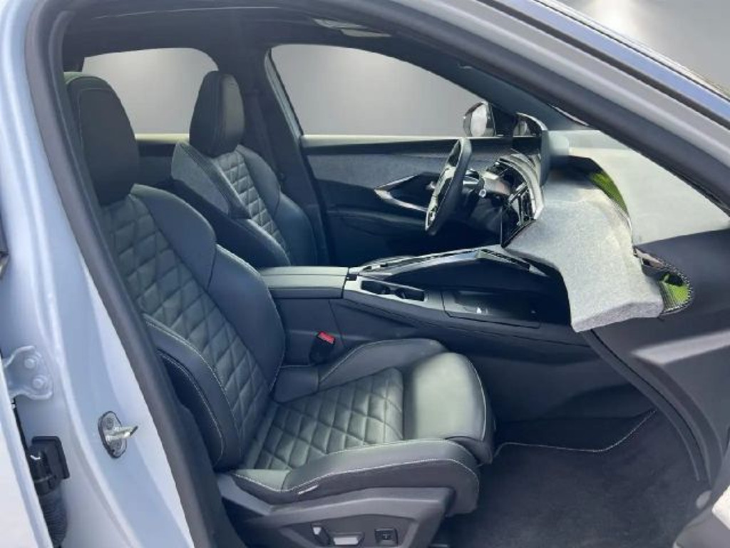 Peugeot E-3008