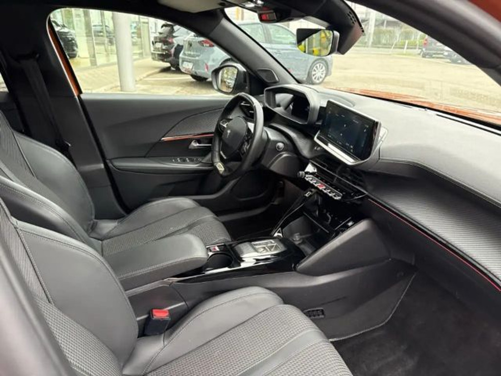 Peugeot e-2008