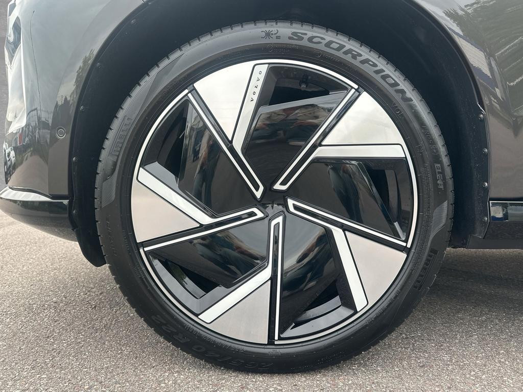Volvo EX90