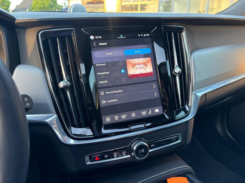 Volvo V90 Cross Country