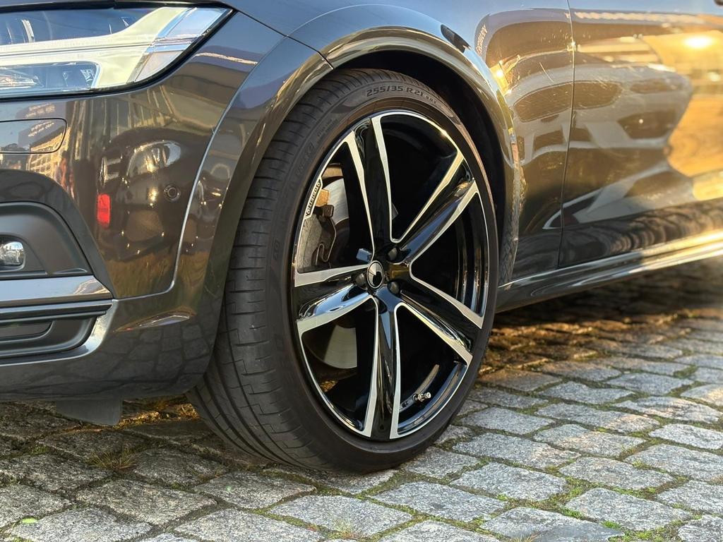 Volvo V90 Cross Country