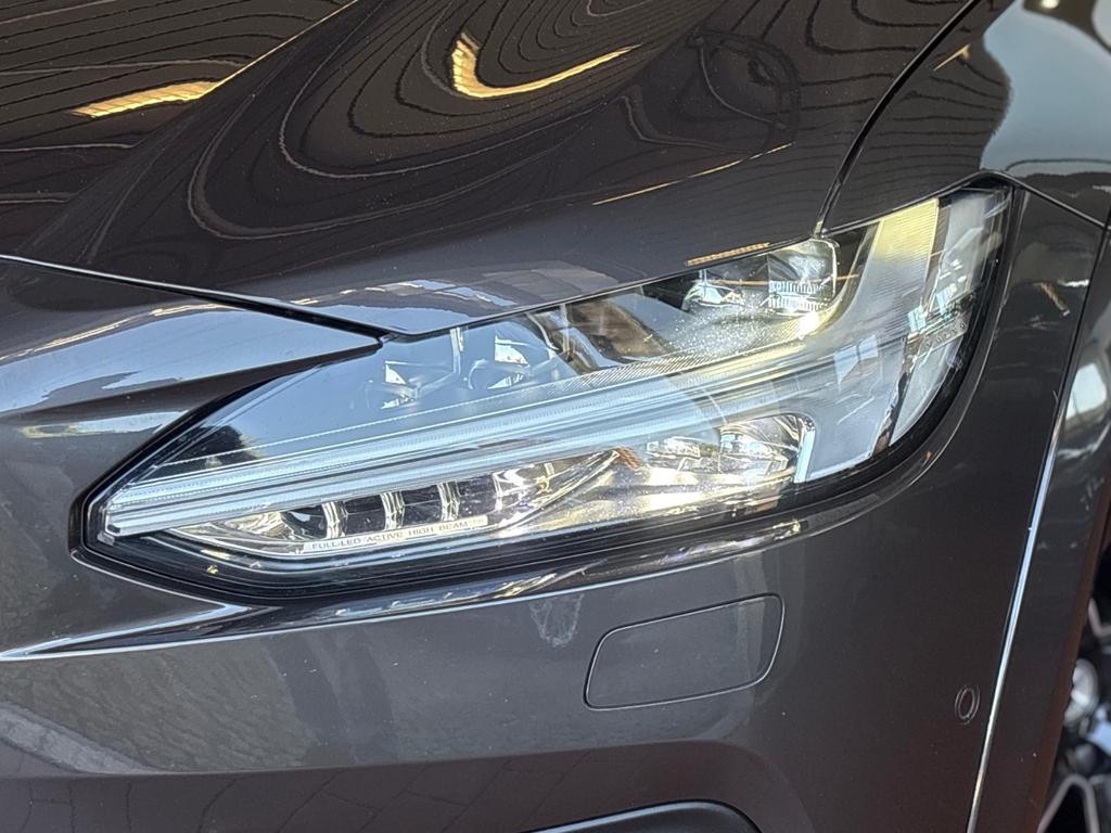 Volvo V90 Cross Country