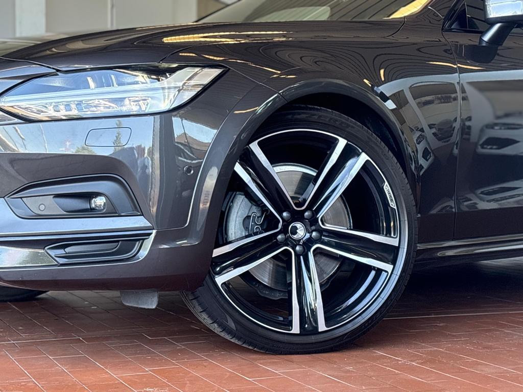 Volvo V90 Cross Country