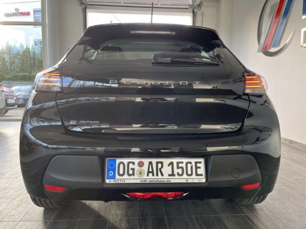 Peugeot e-208