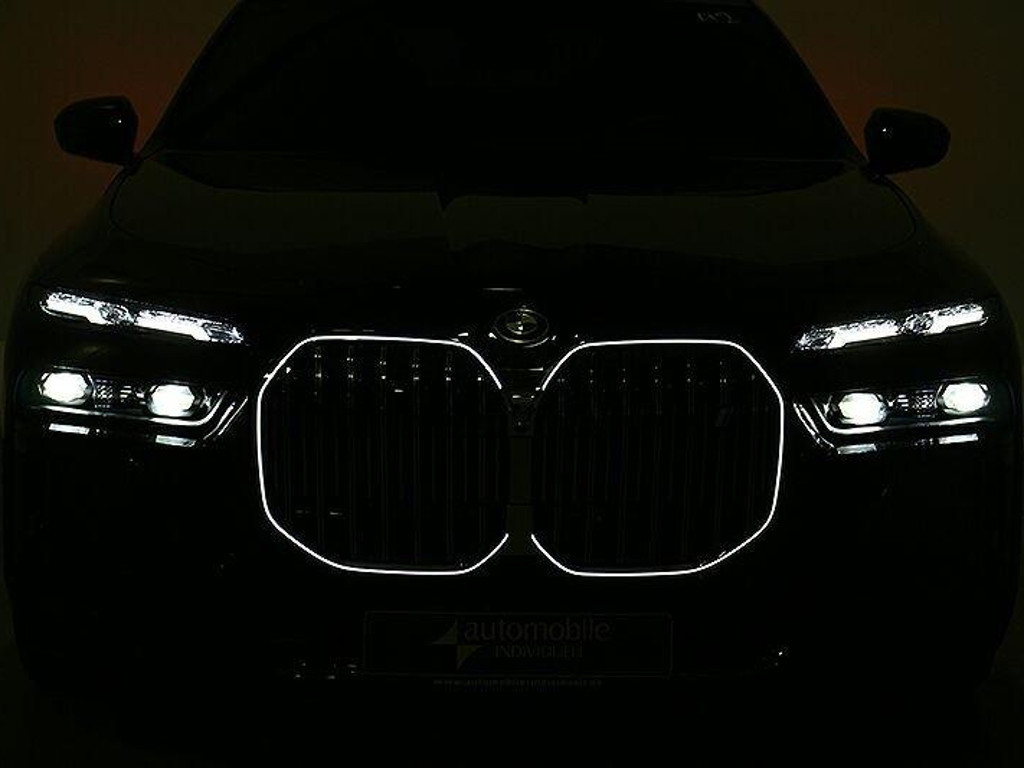 BMW i7