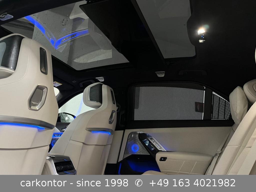 BMW i7