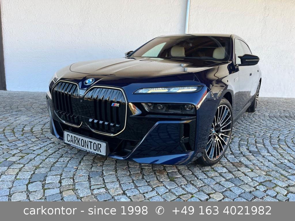 BMW i7