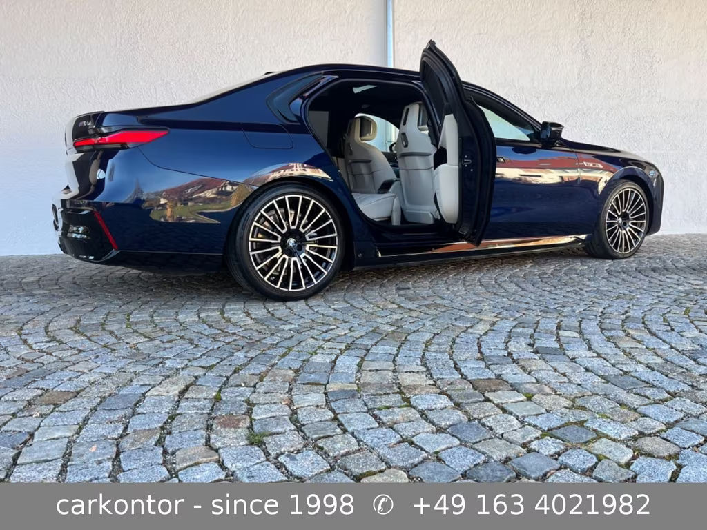BMW i7