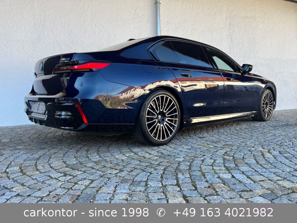 BMW i7