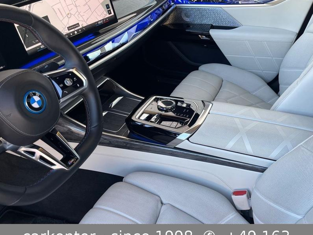 BMW i7