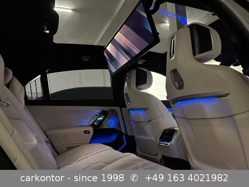 BMW i7
