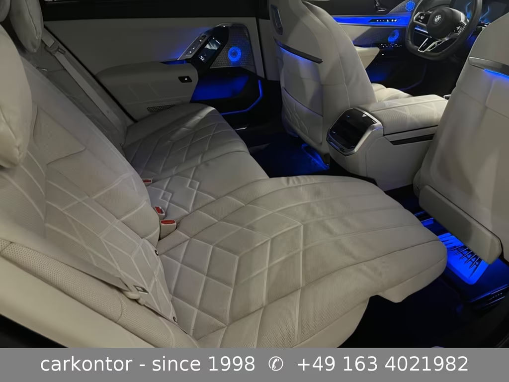 BMW i7