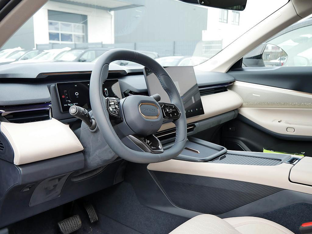 Lynk&Co 08