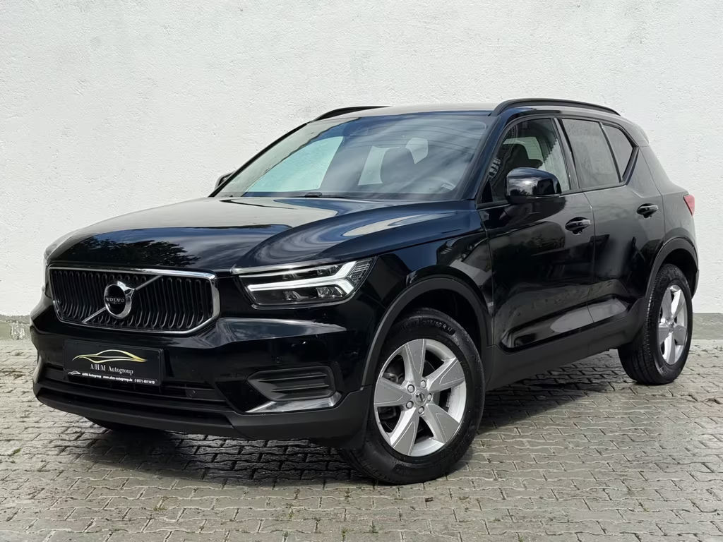 Volvo XC40 Momentum R-Design Core