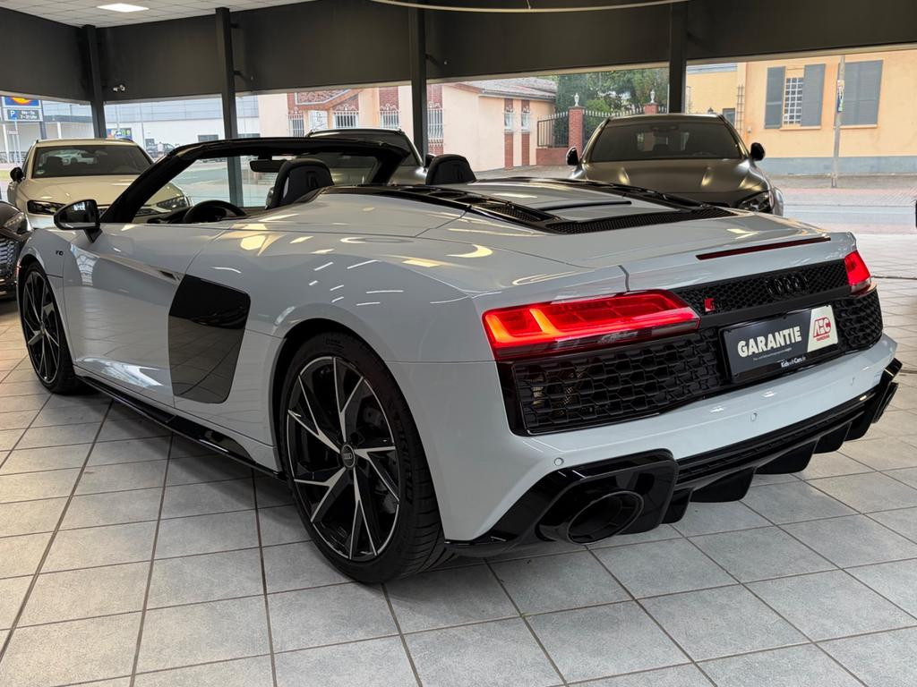 Audi R8