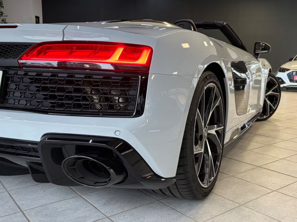 Audi R8