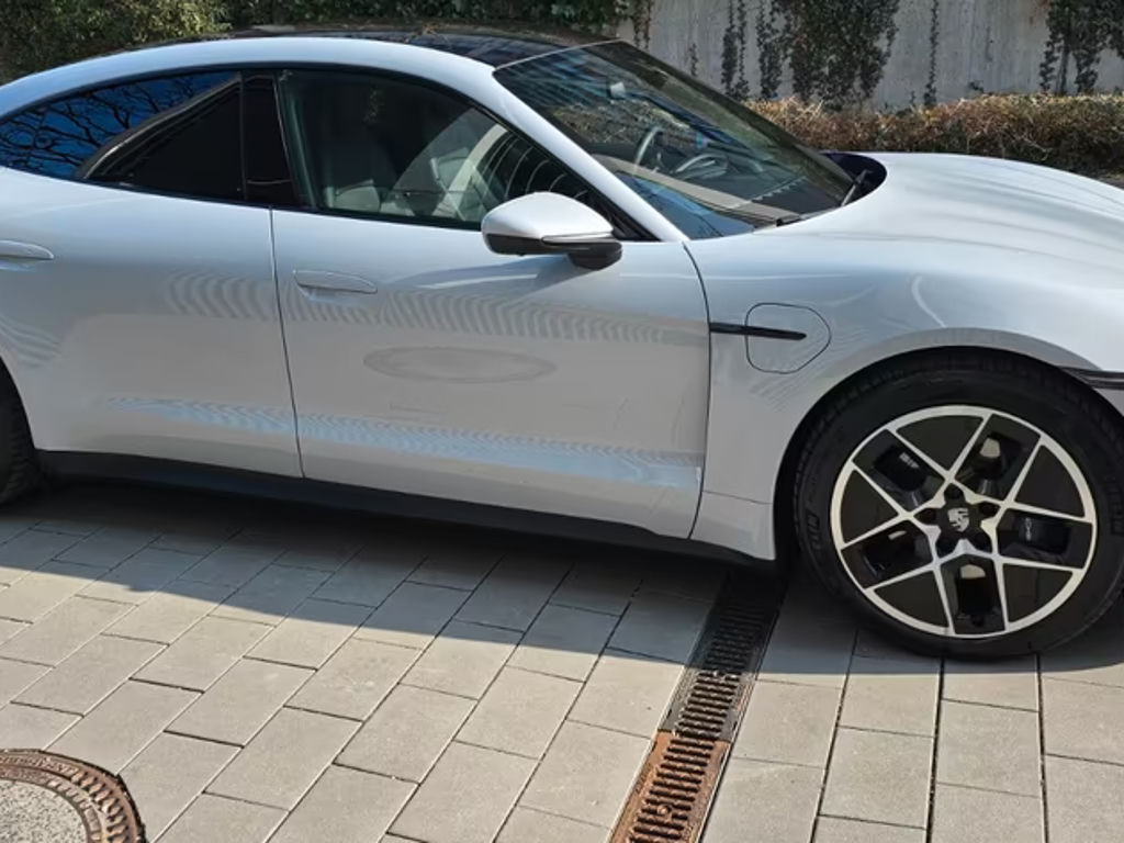 Porsche Taycan Performance Plus