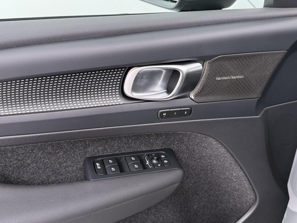 Volvo EX40